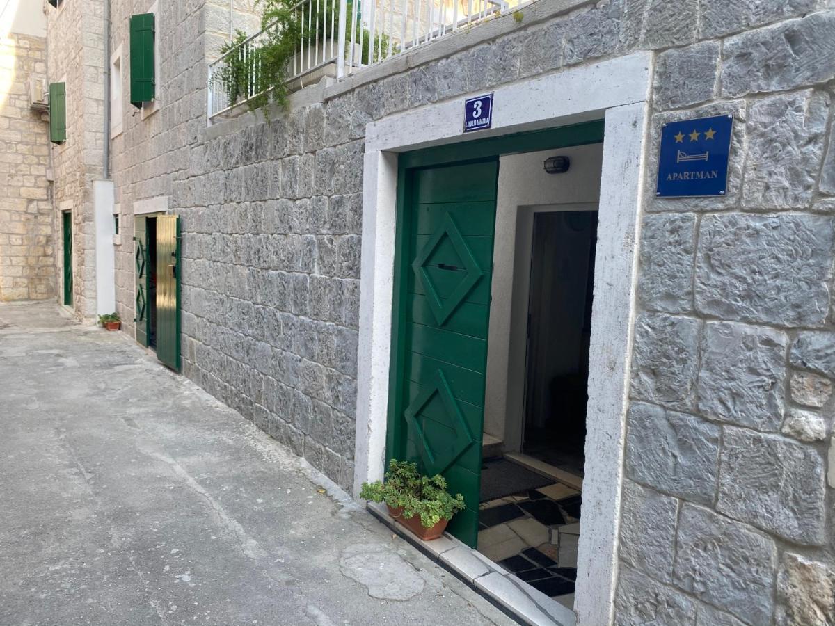 Apartment Stari Dvor Kaštela Esterno foto