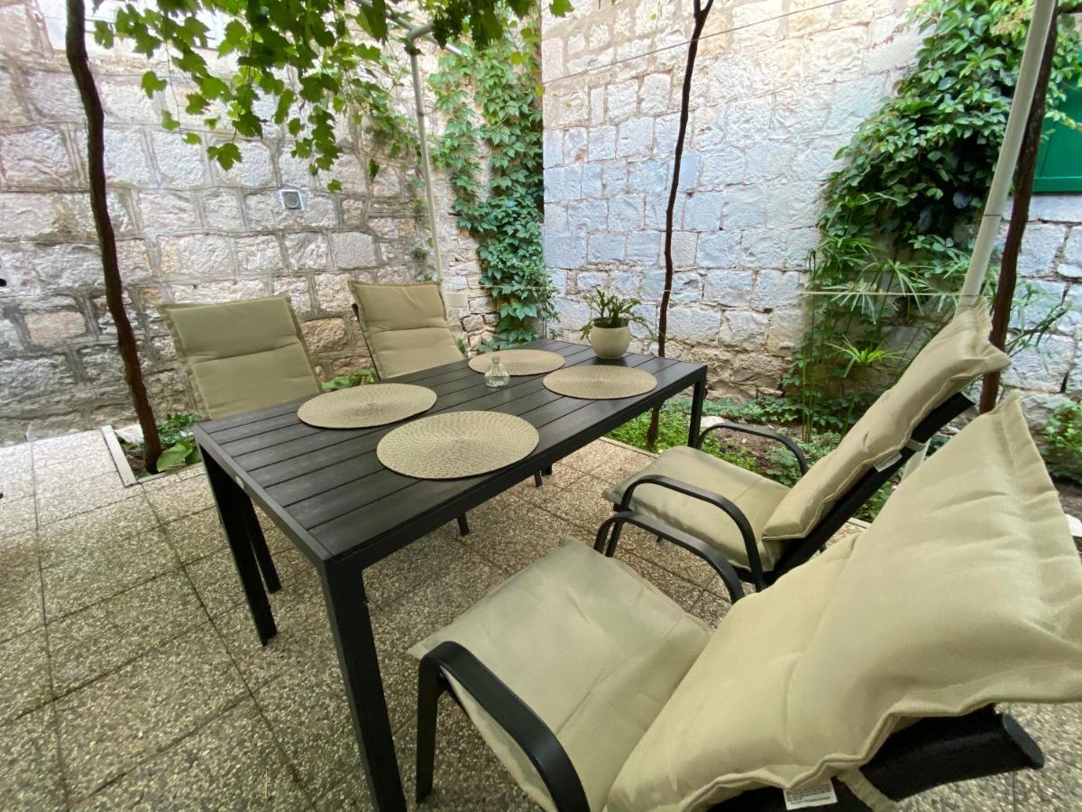 Apartment Stari Dvor Kaštela Esterno foto