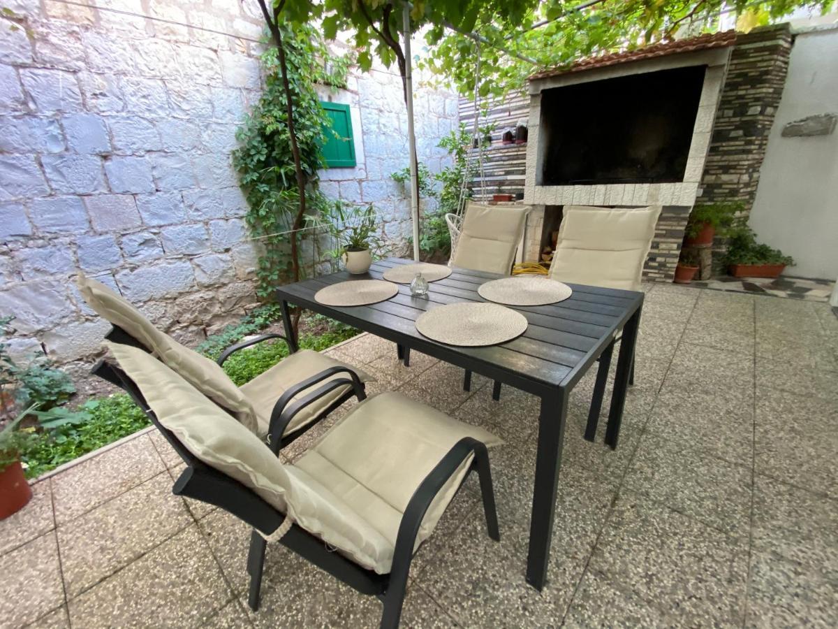 Apartment Stari Dvor Kaštela Esterno foto