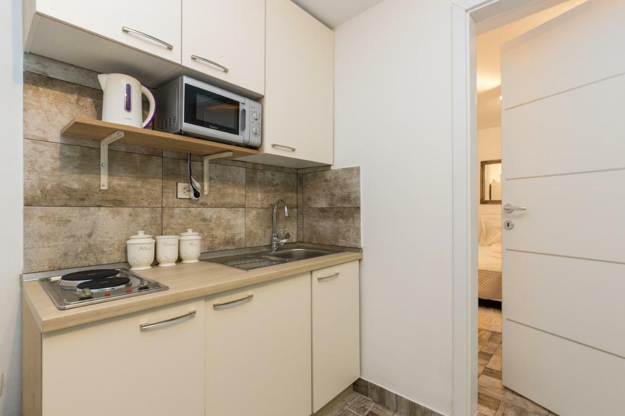 Apartment Stari Dvor Kaštela Esterno foto