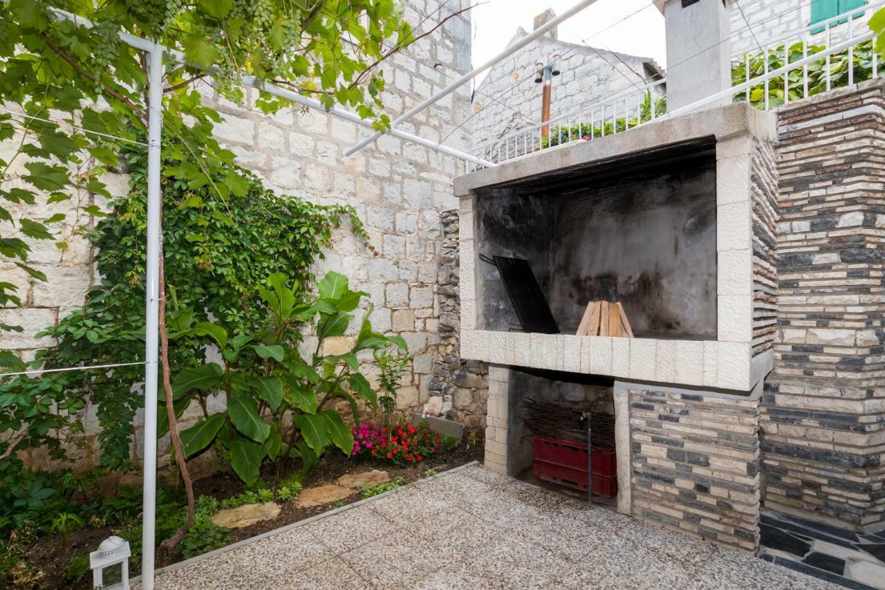 Apartment Stari Dvor Kaštela Esterno foto